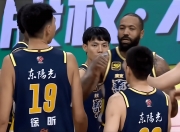 九游娱乐官方网站-狂揽两双球员砍下高分，助队胜出