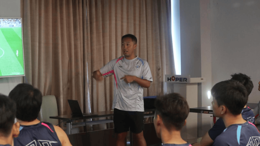 关于球队备战无缘胜利，教练组开始调整战术的信息