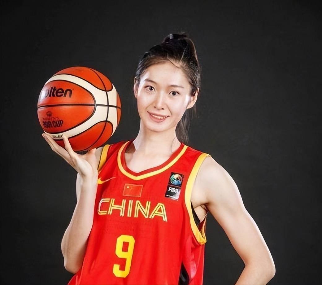 波兰女篮备战欧锦赛，细心研究对手战术的简单介绍