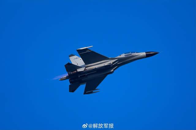 河北华夏幸福迎战天津泰达，鏖战场上展开激烈对决