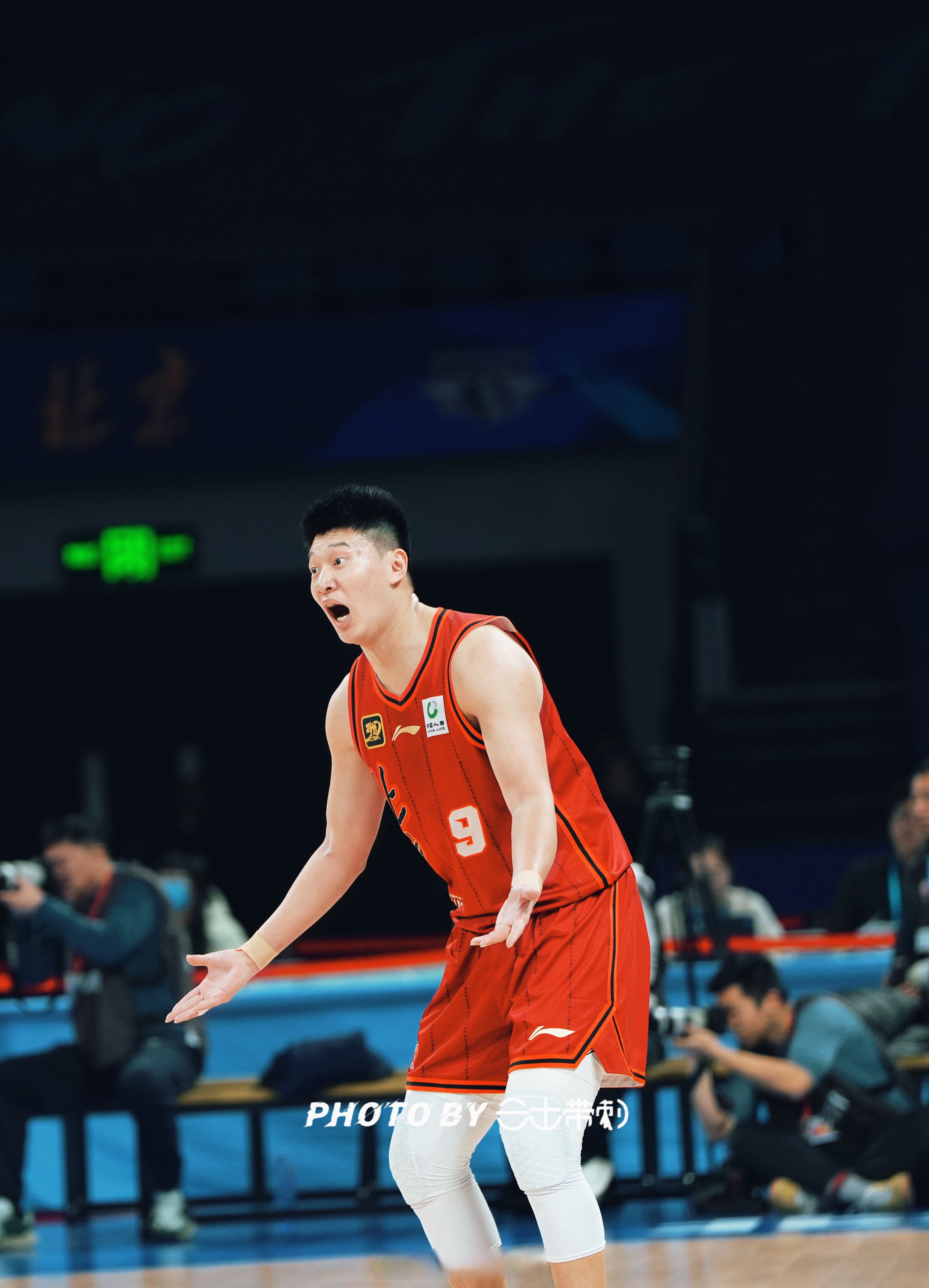 关于北京男篮战胜广州队，表现抢眼场场取胜的信息