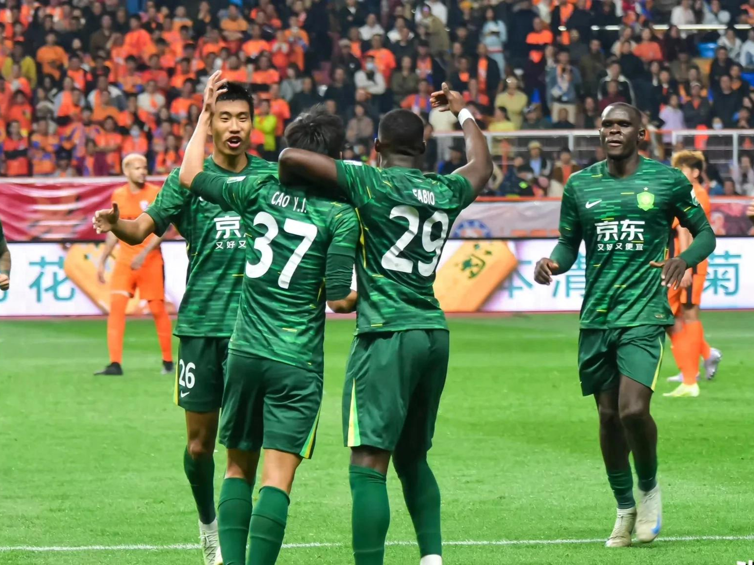 中超-法比奥破门张稀哲点射国安2-1逆转玉昆16轮不败领跑(滑杆进洞致命台球韩漫)