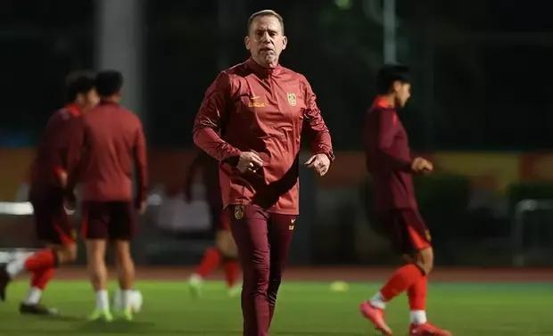 国足东亚杯1胜2负！宋凯或推3大选帅变革(东亚杯国足成绩)