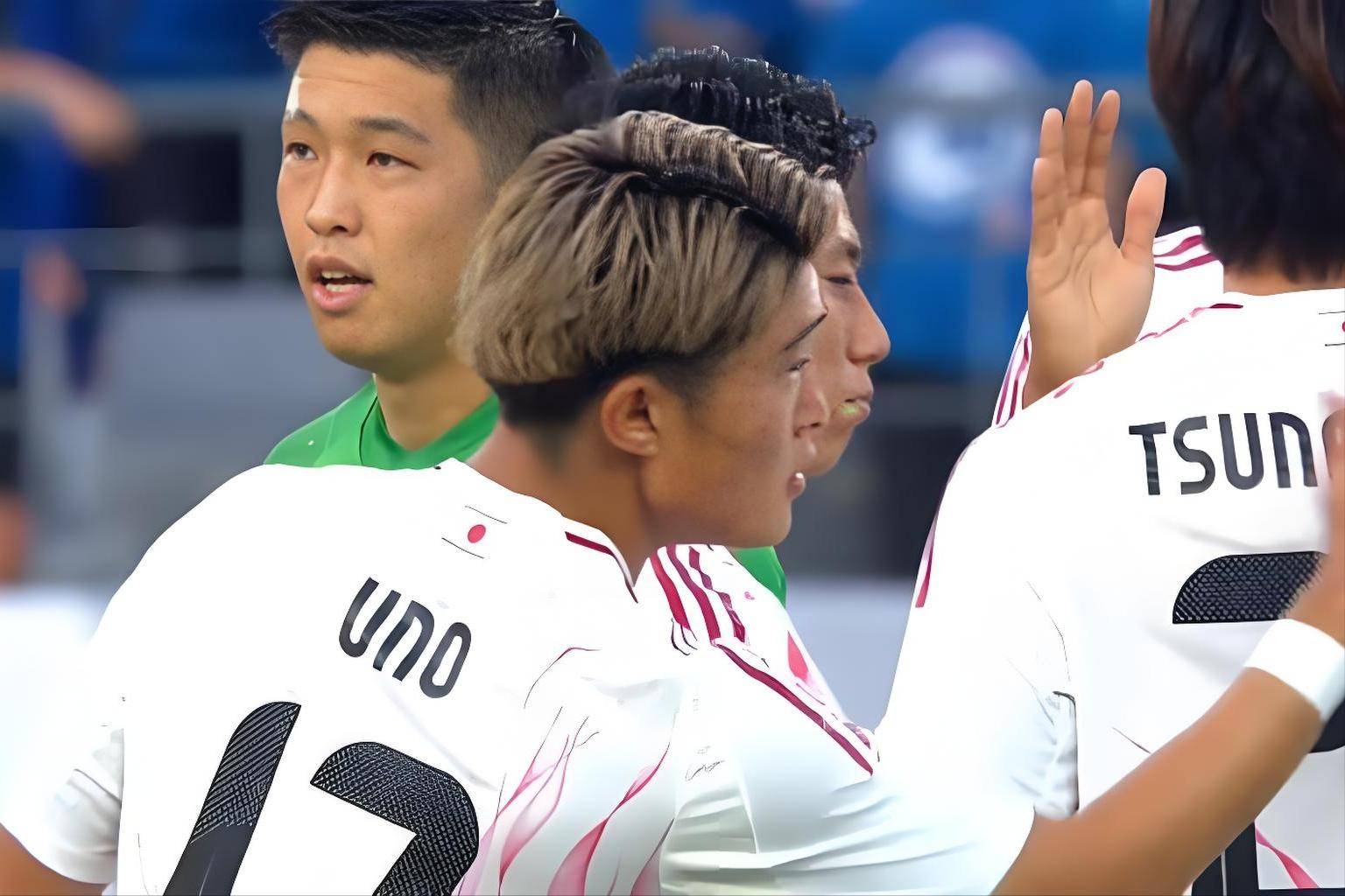 怎么踢都踢不过！国足面前，日本队如镜子般存在(国足踢日本在哪踢)