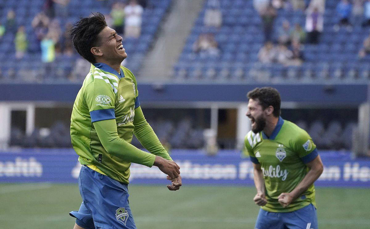 包含太稳了！大巴黎2-0西雅图海湾人，排名第一晋级1的词条
