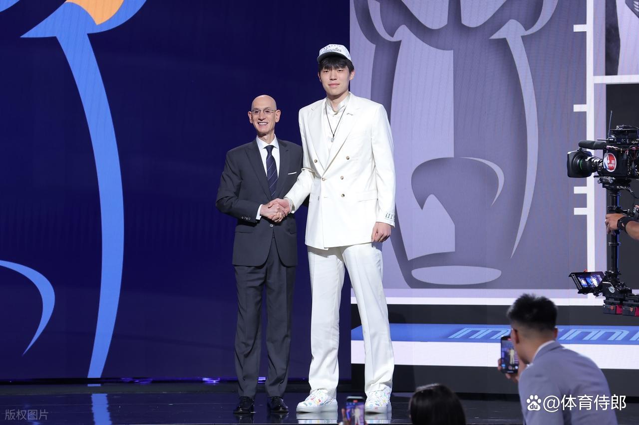 九游体育-杨瀚森对比NBA和CBA身体对抗：这边比较文明的简单介绍