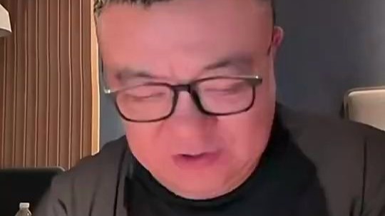 董路直言苏超水平不及职业联赛，国足若参与轻松获胜，但却砸钱诸多争议(董路说国足赢苏超队10球很正常)